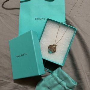 TIFFANY & CO HEART NECKLACE